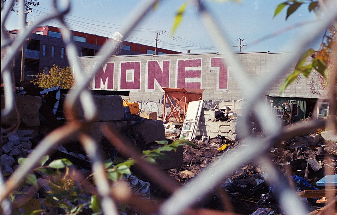 블랙핑크·빅뱅 귀환에도 YG 주가가 무거운 진짜 이유: 개미들이 놓치고 있는 행간의 의미